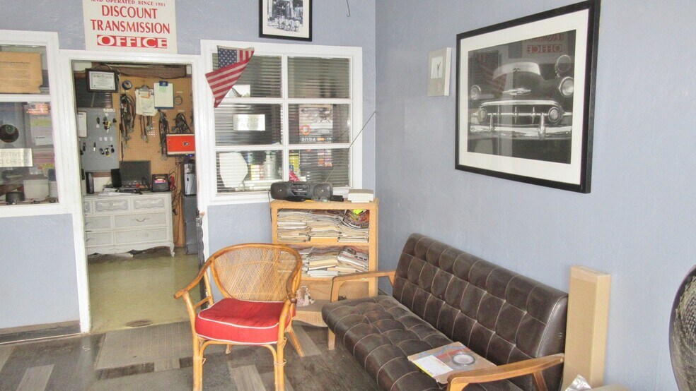 More Photos Of 1622-1628 W Passyunk Ave, Philadelphia Auto Repair For Sale