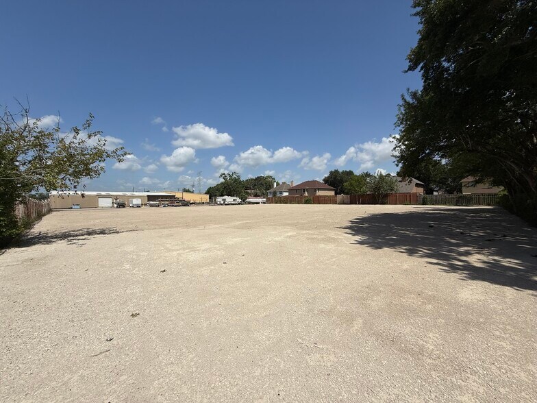 More Photos Of 1904 Hialeah Dr, Seabrook Light Manufacturing For Lease