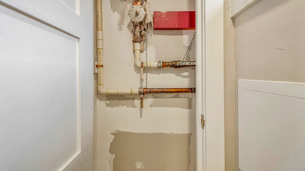 More Photos Of 1414-1416 Pennsylvania Ave SE, Washington Apartments For Sale