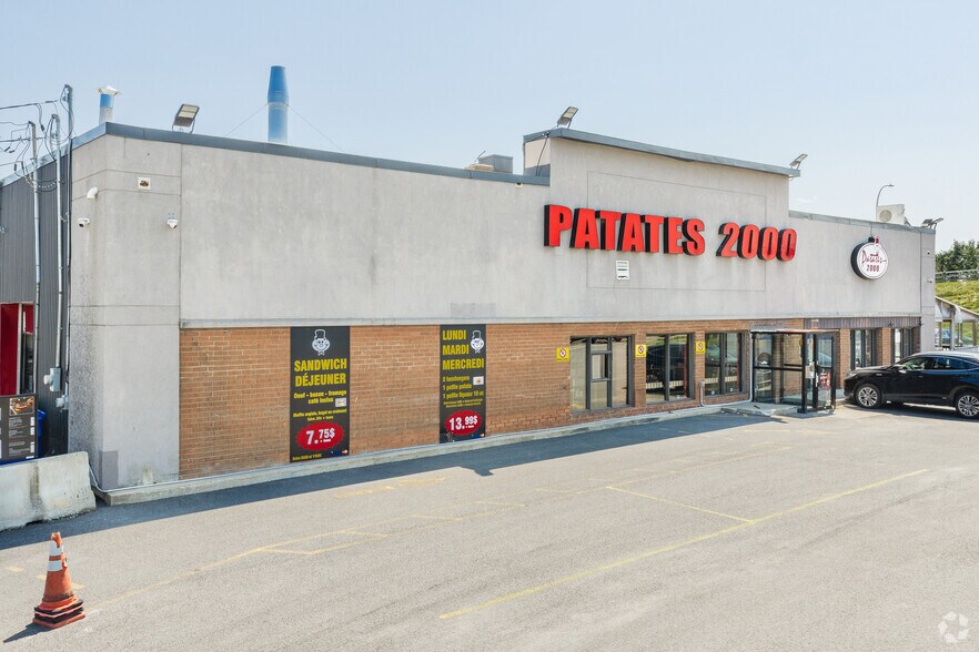 More Photos Of 2597-2635 Boul Le Corbusier, Laval Distribution For Lease