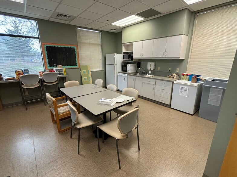 More Photos Of 4135 Quest Dr, Eugene Medical For Sale