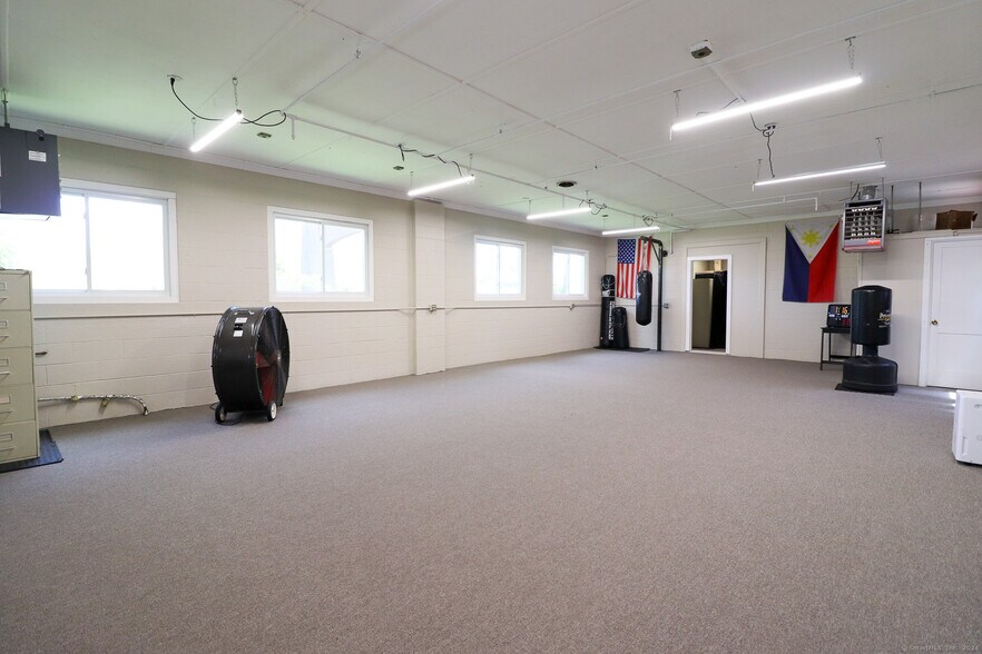 More Photos Of 50 Saint Johns St, Middletown Freestanding For Sale