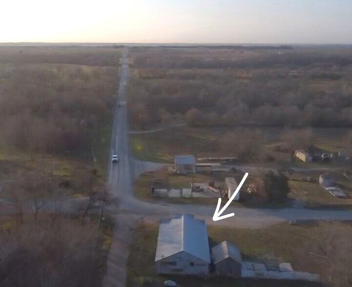 More Photos Of 110 County Road 421, Thorndale Freestanding For Sale