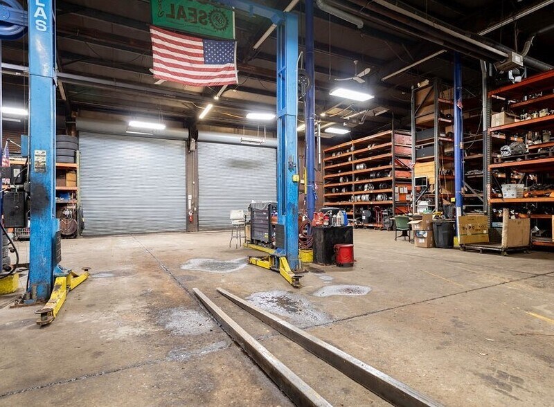 More Photos Of 1807 Erie Blvd W, Syracuse Warehouse For Lease