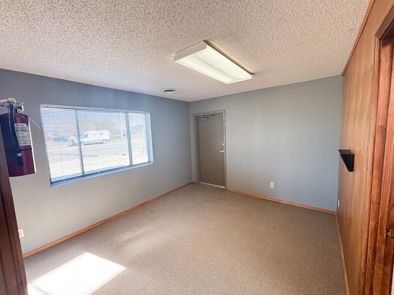 More Photos Of 1340 W Battlefield St, Springfield Office For Lease