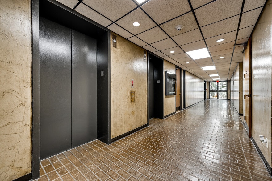More Photos Of 1031 Andrews Hwy, Midland Office For Lease