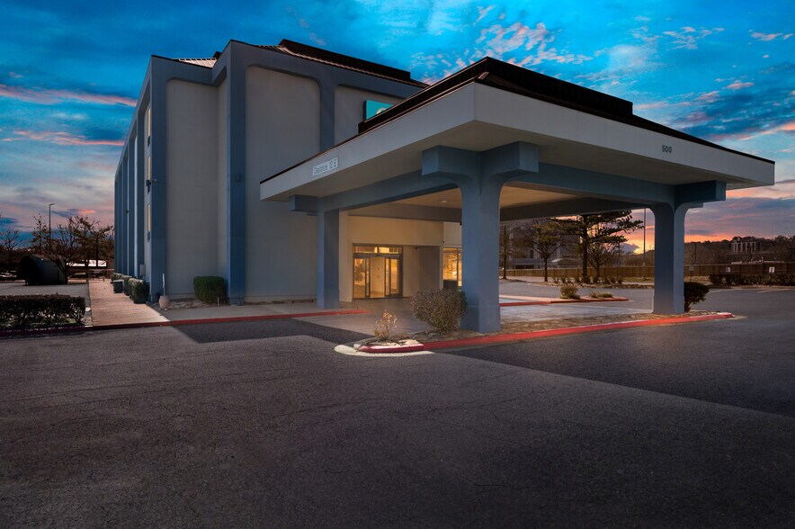 More Photos Of 500 W 29th St, North Little Rock Hotel For Sale