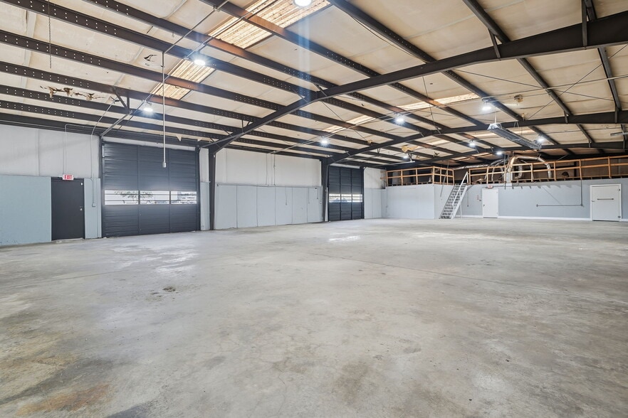 More Photos Of 2025 Marshall Huff Rd, Dallas Warehouse For Sale