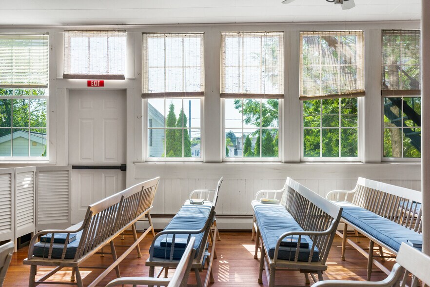 More Photos Of 25 Oak St, Boothbay Harbor Specialty For Sale