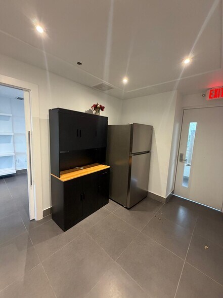 More Photos Of 4770 Biscayne Blvd, Miami Office For Sale