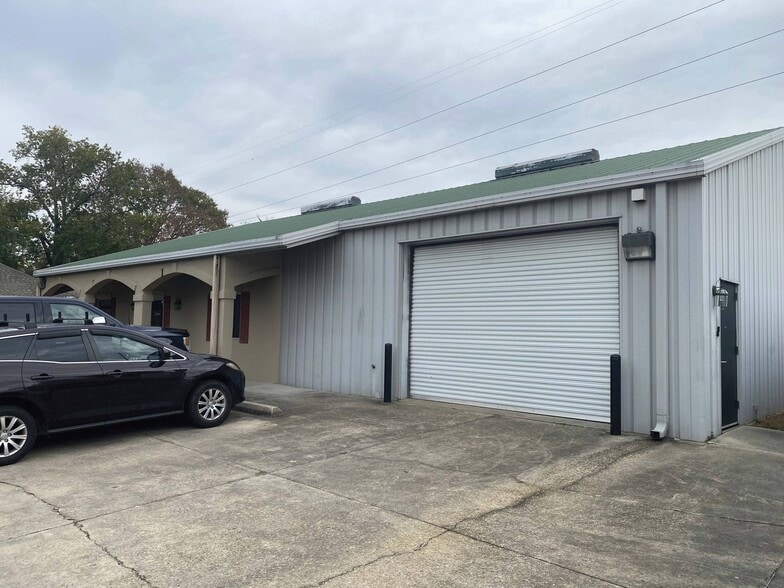 More Photos Of 2631 Bernwood Dr, Baton Rouge Flex For Sale