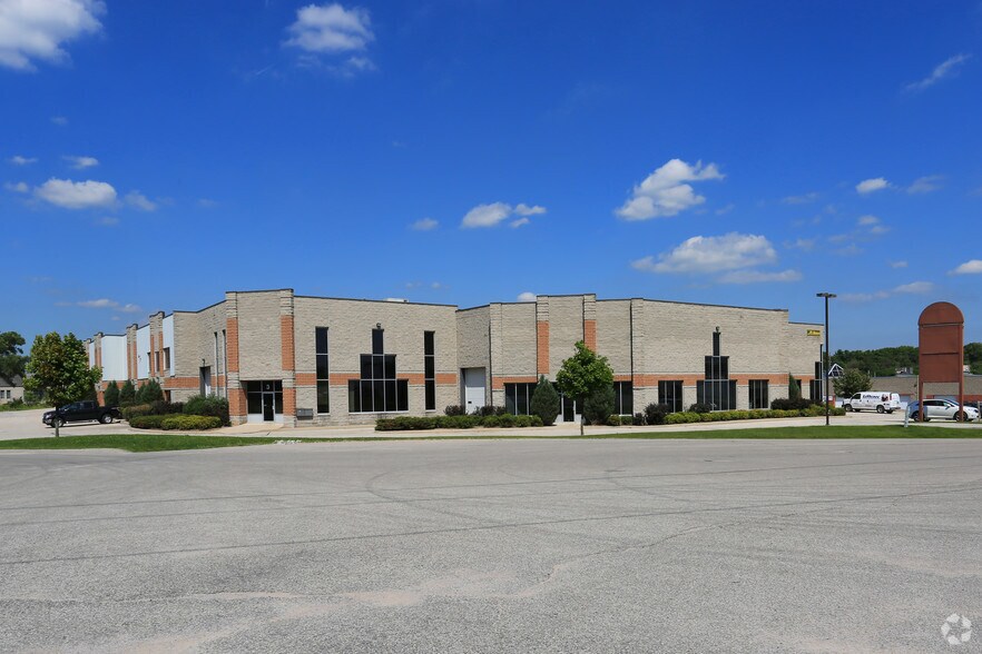 More Photos Of 18 Mollard Ct, Barrie Warehouse For Lease