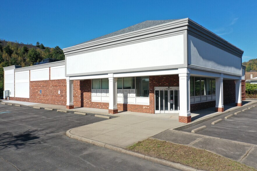 More Photos Of 1099 E Broad St, Tamaqua Storefront Retail Office For Lease