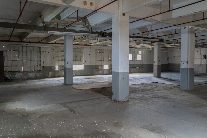 More Photos Of 1575 Lake St, Elmira Manufacturing For Lease