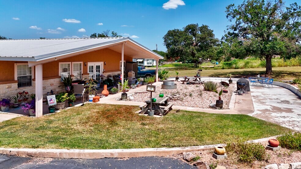 More Photos Of 930 Ranch Road 261, Buchanan Dam Apartments For Sale