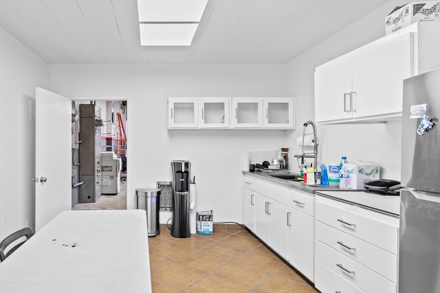 More Photos Of 7400 San Fernando Rd, Sun Valley Warehouse For Sale