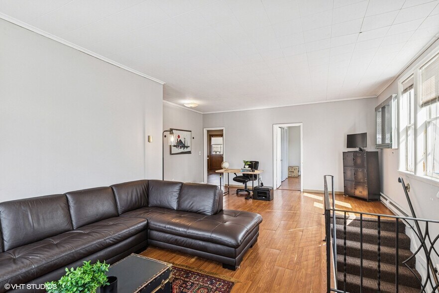 More Photos Of 1224 N Green St, Mchenry General Retail For Sale