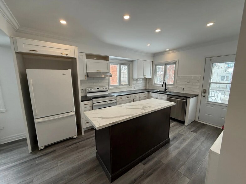 More Photos Of 4700 Rue De Cadillac, Montréal Apartments For Sale