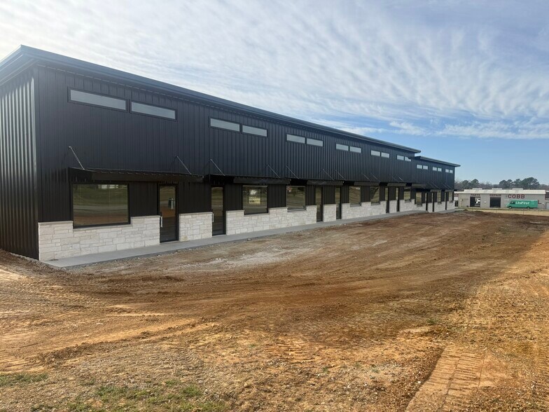 More Photos Of 3691 S FM 51, Decatur Flex For Lease