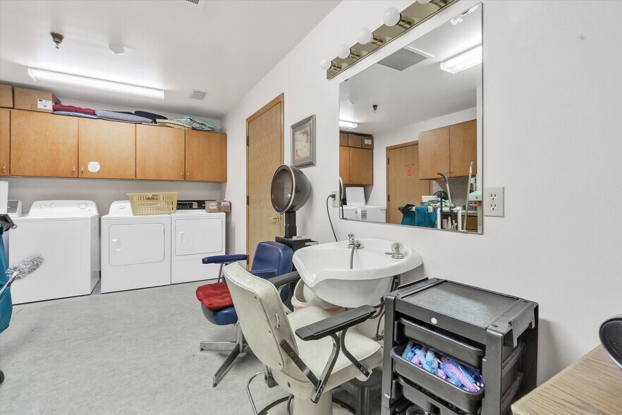 More Photos Of 121 S 5th St, Evansville Assisted Living For Sale