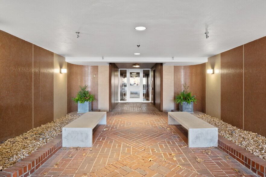 More Photos Of 121 W 48th St, Kansas City Apartments For Sale