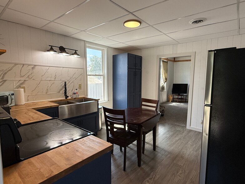 More Photos Of 320 N Main St, Scandinavia Storefront Retail Residential For Sale