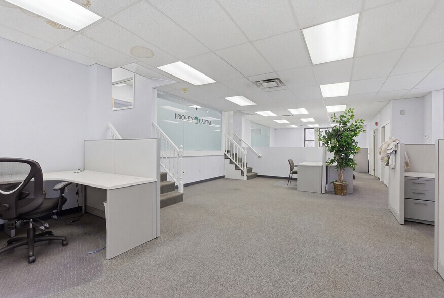 More Photos Of 174 Green St, Melrose Office For Sale