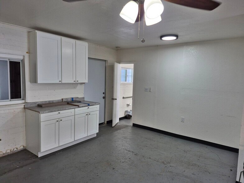 More Photos Of 3615 Ocean View Blvd, San Diego Storefront For Sale