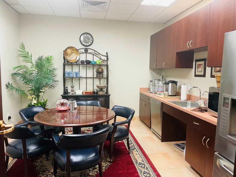 More Photos Of 9999 Bellaire Blvd, Houston Medical For Sale