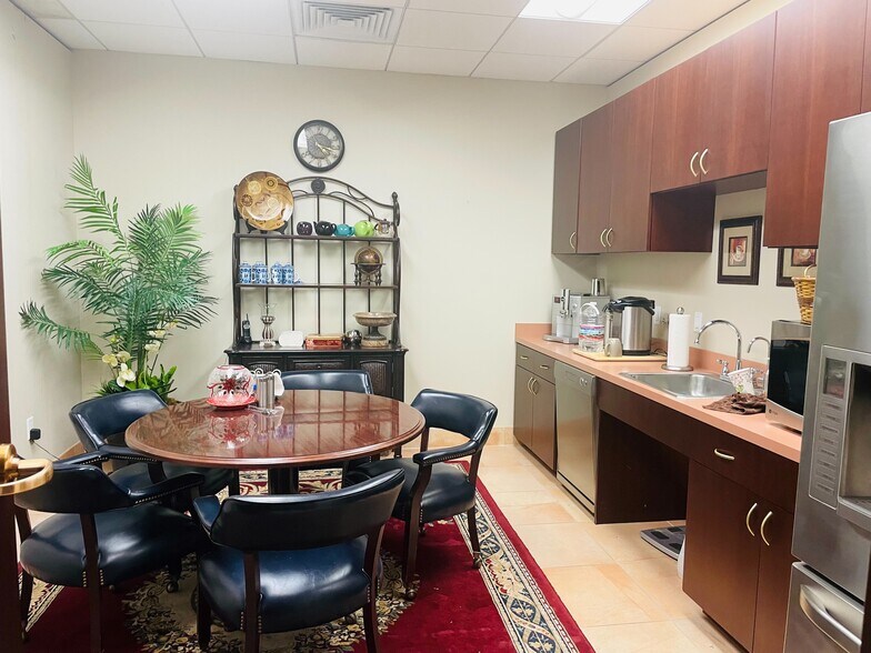 More Photos Of 9999 Bellaire Blvd, Houston Medical For Lease
