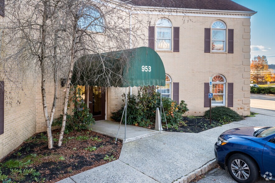 More Photos Of 953 US Highway 202 N, Branchburg Office For Lease