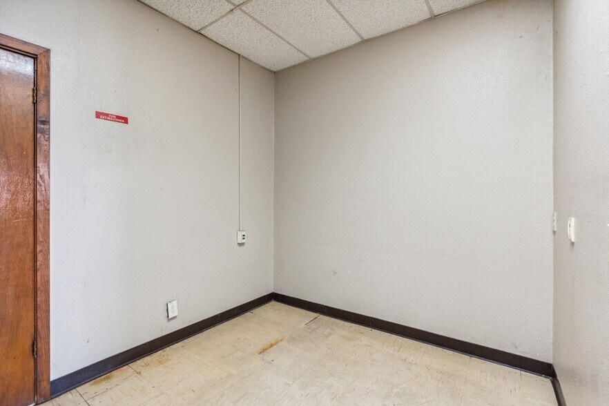 More Photos Of 2800 NE Loop 410, San Antonio Light Distribution For Lease