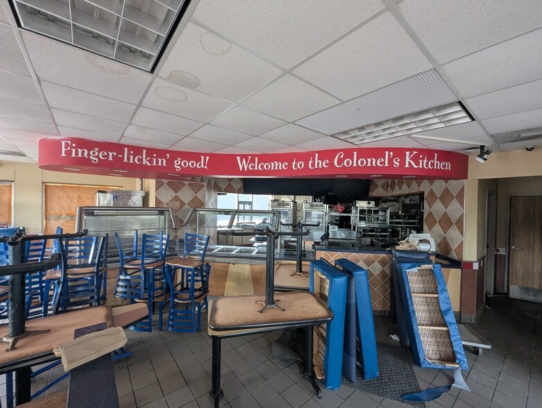 More Photos Of 3485 Court St, Pekin Fast Food For Sale