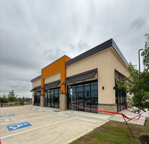 More Photos Of 914 W 1st St, Justin Storefront For Lease
