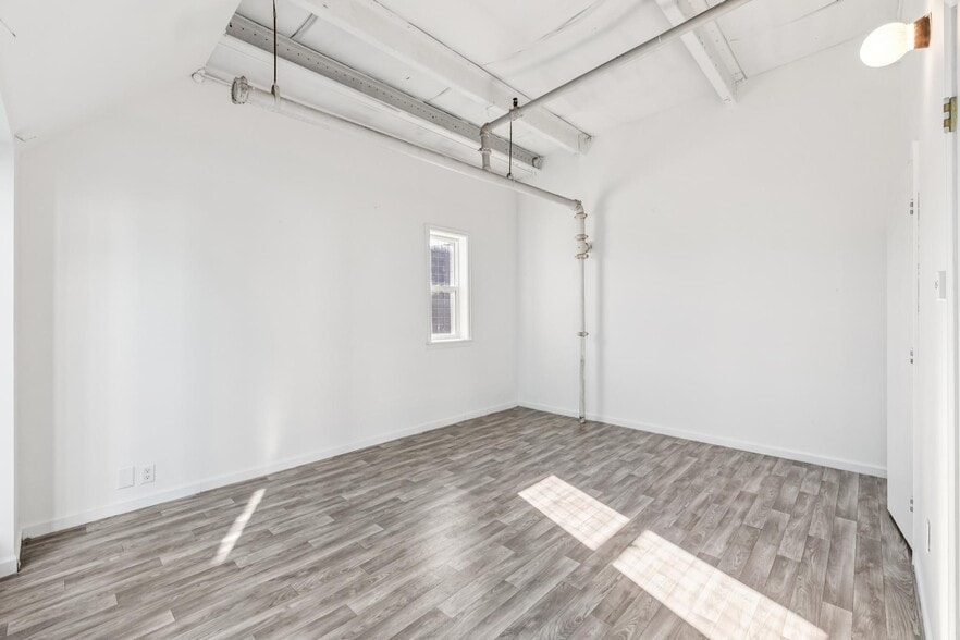 More Photos Of 2250 Jerrold Ave, San Francisco Warehouse For Sale