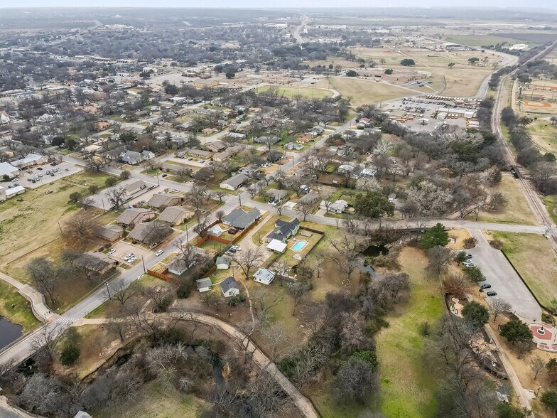 More Photos Of 512 N Travis St, Granbury Hospitality For Sale