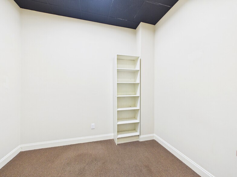 More Photos Of 7559 Kayne Blvd, Columbus Freestanding For Lease