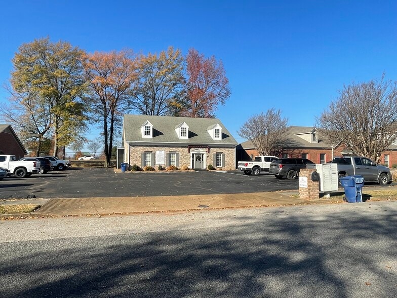 More Photos Of 269 Germantown Bend Cv, Cordova Office For Lease