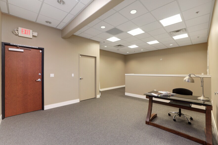 More Photos Of 2904 W Horizon Ridge Pky, Henderson Medical For Lease