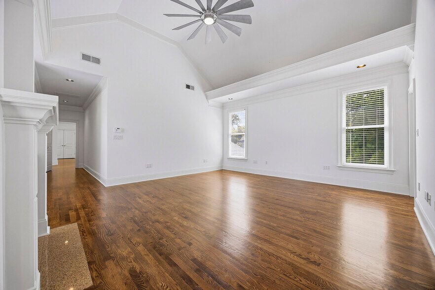 More Photos Of 574 East Ave NE, Atlanta Specialty For Sale
