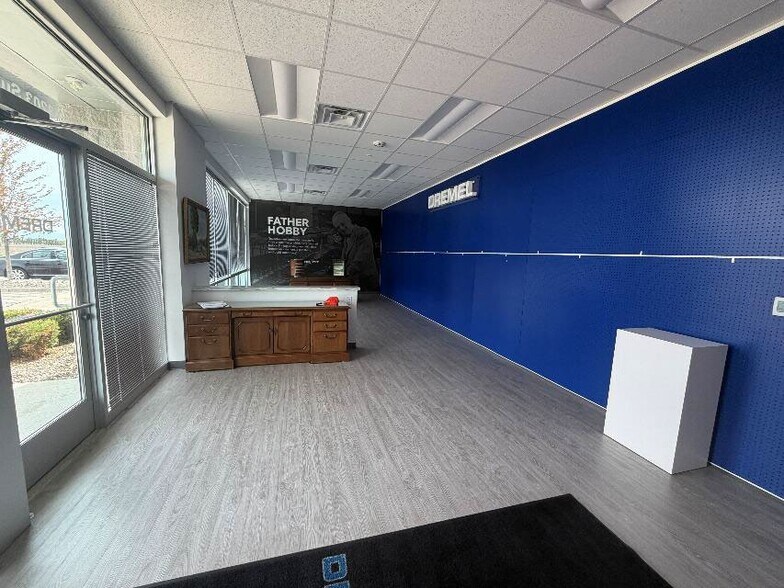 More Photos Of 13203 Globe Dr, Mount Pleasant Showroom For Lease