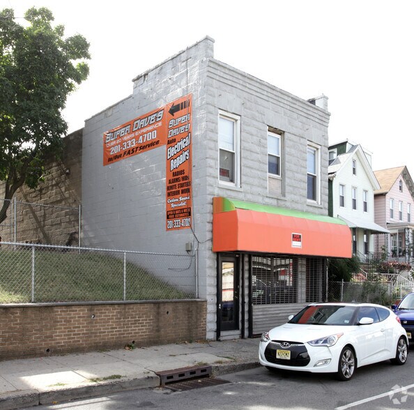 More Photos Of 683 Communipaw Ave, Jersey City Storefront Retail Office For Sale