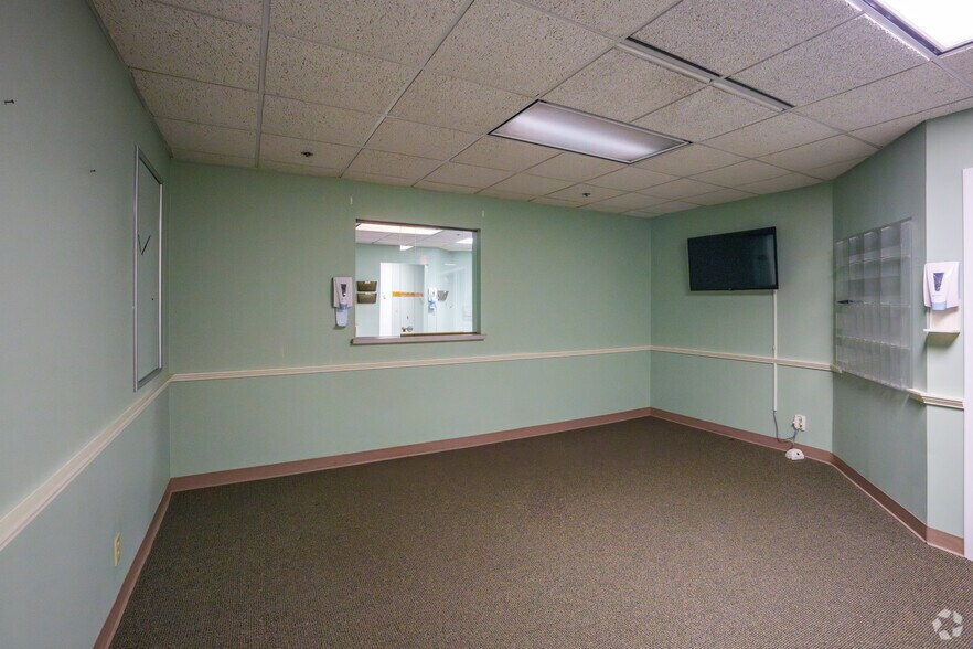 More Photos Of 190 Groton Rd, Ayer Medical For Lease