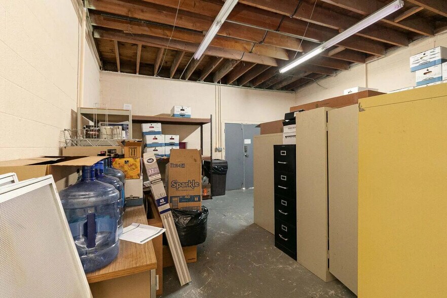 More Photos Of 105 W Cherry St, Nevada Office For Sale
