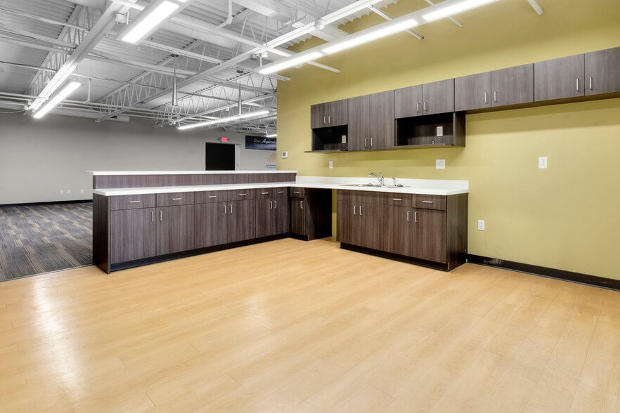 More Photos Of 8720 Robbins Rd, Indianapolis Warehouse For Sale