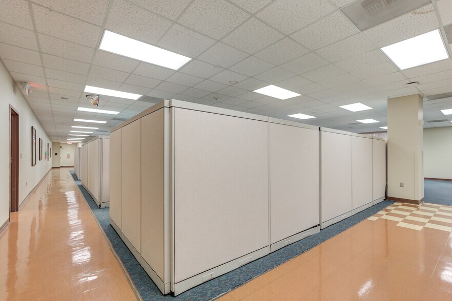 More Photos Of 3802-3806 Interstate 27, Lubbock Office For Sale