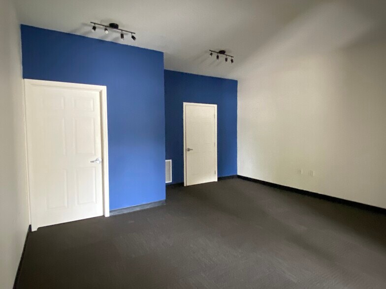 More Photos Of 206 S US-27, Lady Lake Office For Lease