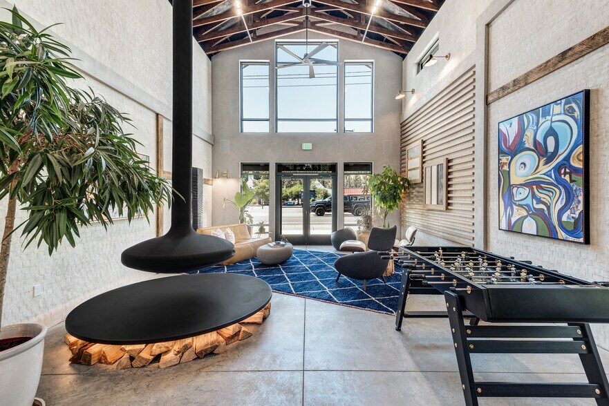 More Photos Of 64678 Cook Ave, Bend General Retail For Sale