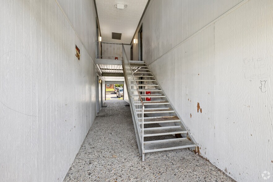 More Photos Of 2223 Devonport Dr, Lexington Apartments For Sale