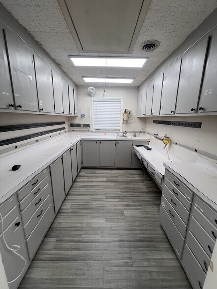 More Photos Of 540 W Hill St, Thomson Office Residential For Lease